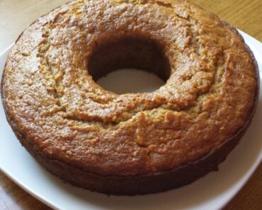 GRANDMA’S FRESH APPLE CAKE