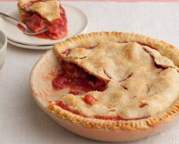 Grandma’s Strawberry-Rhubarb Pie