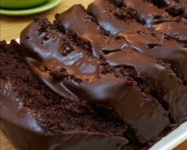 SUPER MOIST CHOCOLATE CAKE