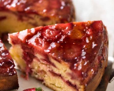 STRAWBERRY UPSIDE DOWN CAKE