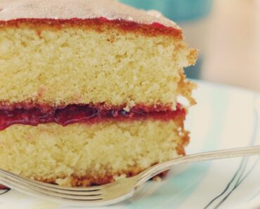 VICTORIA SPONGE CAKE