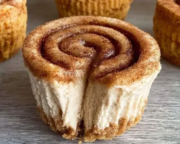 Mini Cinnamon Roll Cheesecakes