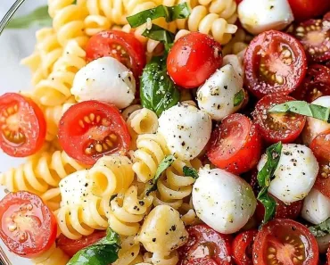 Easy Caprese Pasta Salad