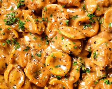 French Onion Pasta Recipe – One Pot Wonder | Meaty meals dinners, Easy 20 minute meals, Recipes with lots of onions